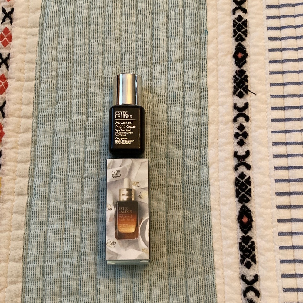 Estée Lauder 2 pack advanced night repair
Small stocking stuff size